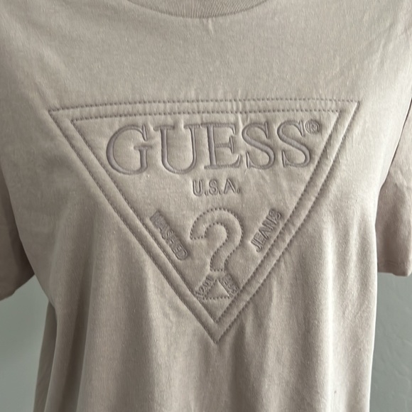 GUESS - Picture 2 of 5